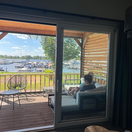 Camping Kleine Belterwijde, Wiede Lodge Met Uitzicht Over Het Water מראה חיצוני תמונה