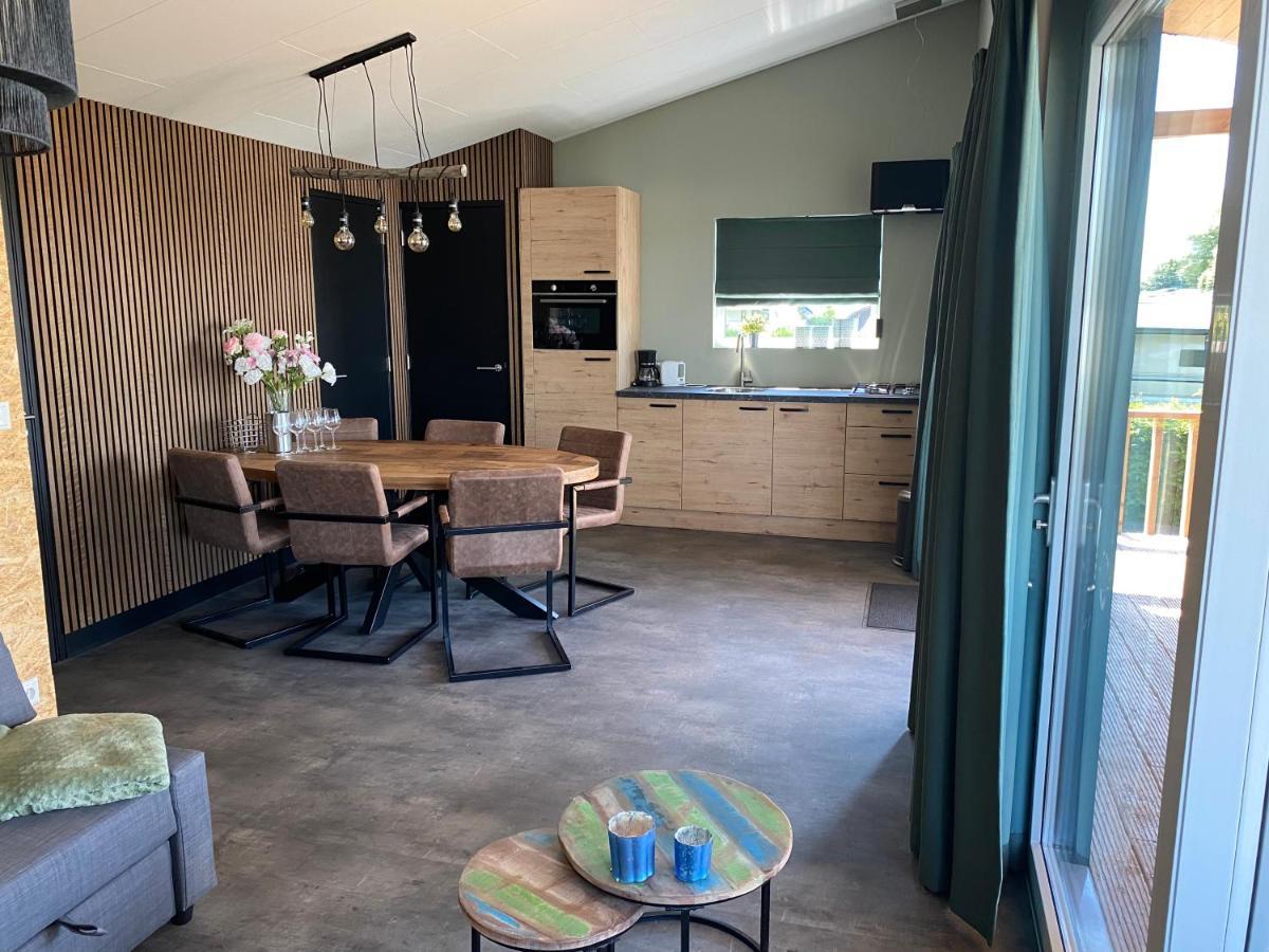 Camping Kleine Belterwijde, Wiede Lodge Met Uitzicht Over Het Water מראה חיצוני תמונה