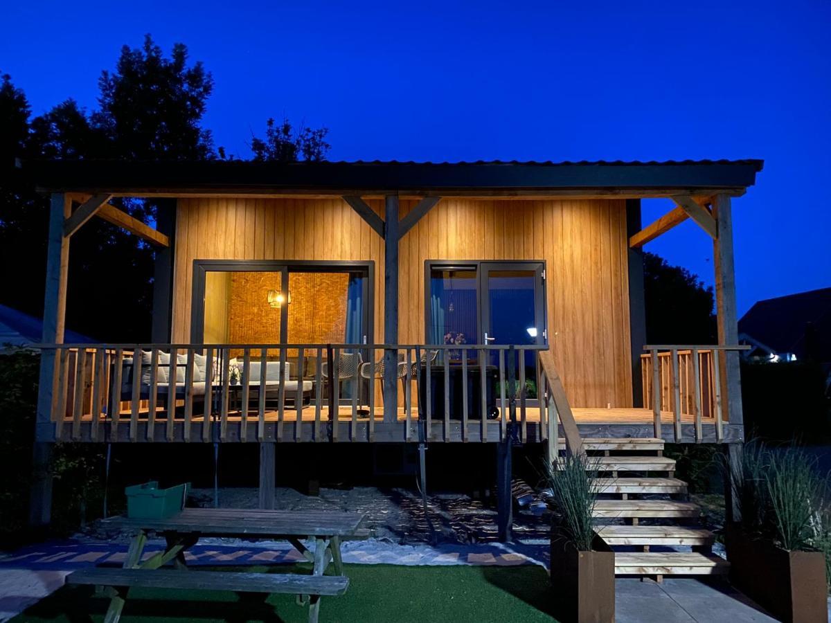 Camping Kleine Belterwijde, Wiede Lodge Met Uitzicht Over Het Water מראה חיצוני תמונה