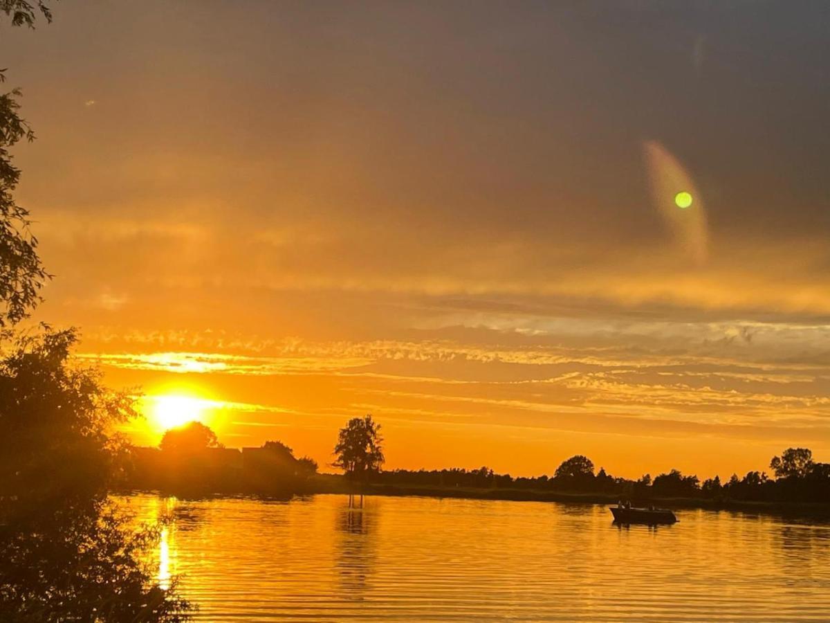 Camping Kleine Belterwijde, Wiede Lodge Met Uitzicht Over Het Water מראה חיצוני תמונה