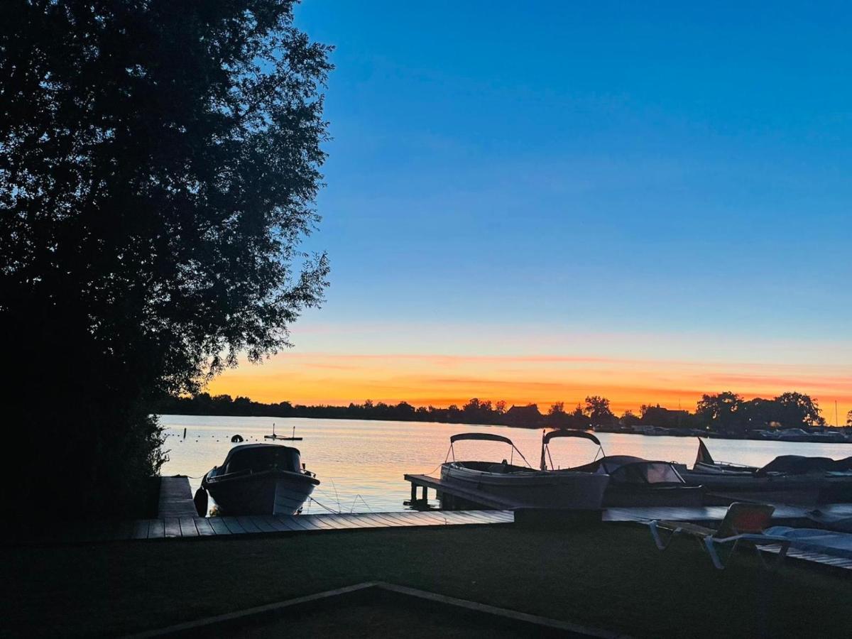 Camping Kleine Belterwijde, Wiede Lodge Met Uitzicht Over Het Water מראה חיצוני תמונה
