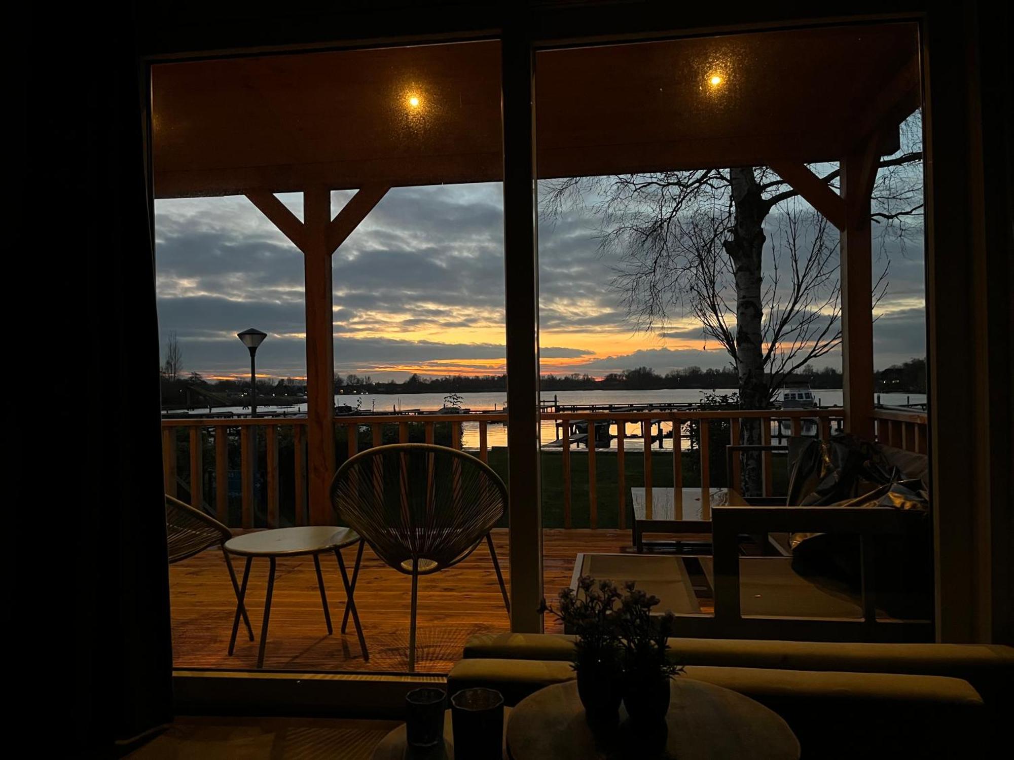Camping Kleine Belterwijde, Wiede Lodge Met Uitzicht Over Het Water מראה חיצוני תמונה