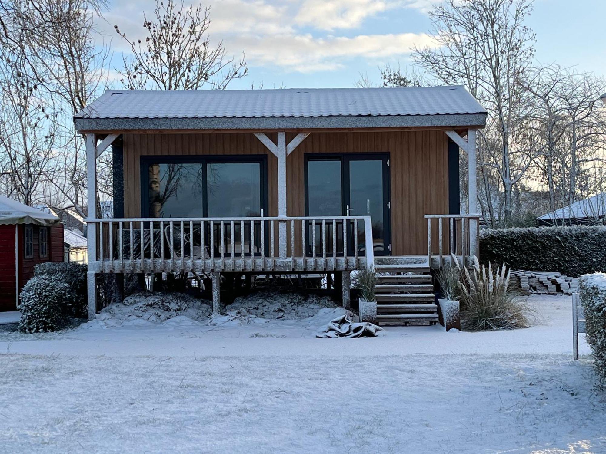 Camping Kleine Belterwijde, Wiede Lodge Met Uitzicht Over Het Water מראה חיצוני תמונה