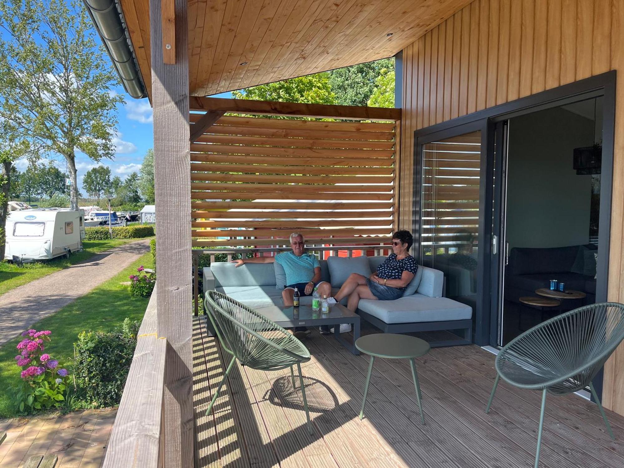 Camping Kleine Belterwijde, Wiede Lodge Met Uitzicht Over Het Water מראה חיצוני תמונה